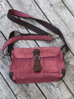 DaVan canvas crossbody w leather accents